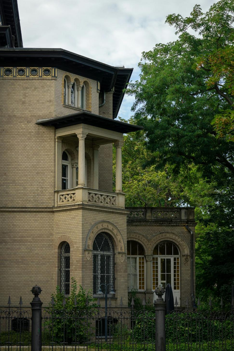 Dreadthorn Manor Historic View